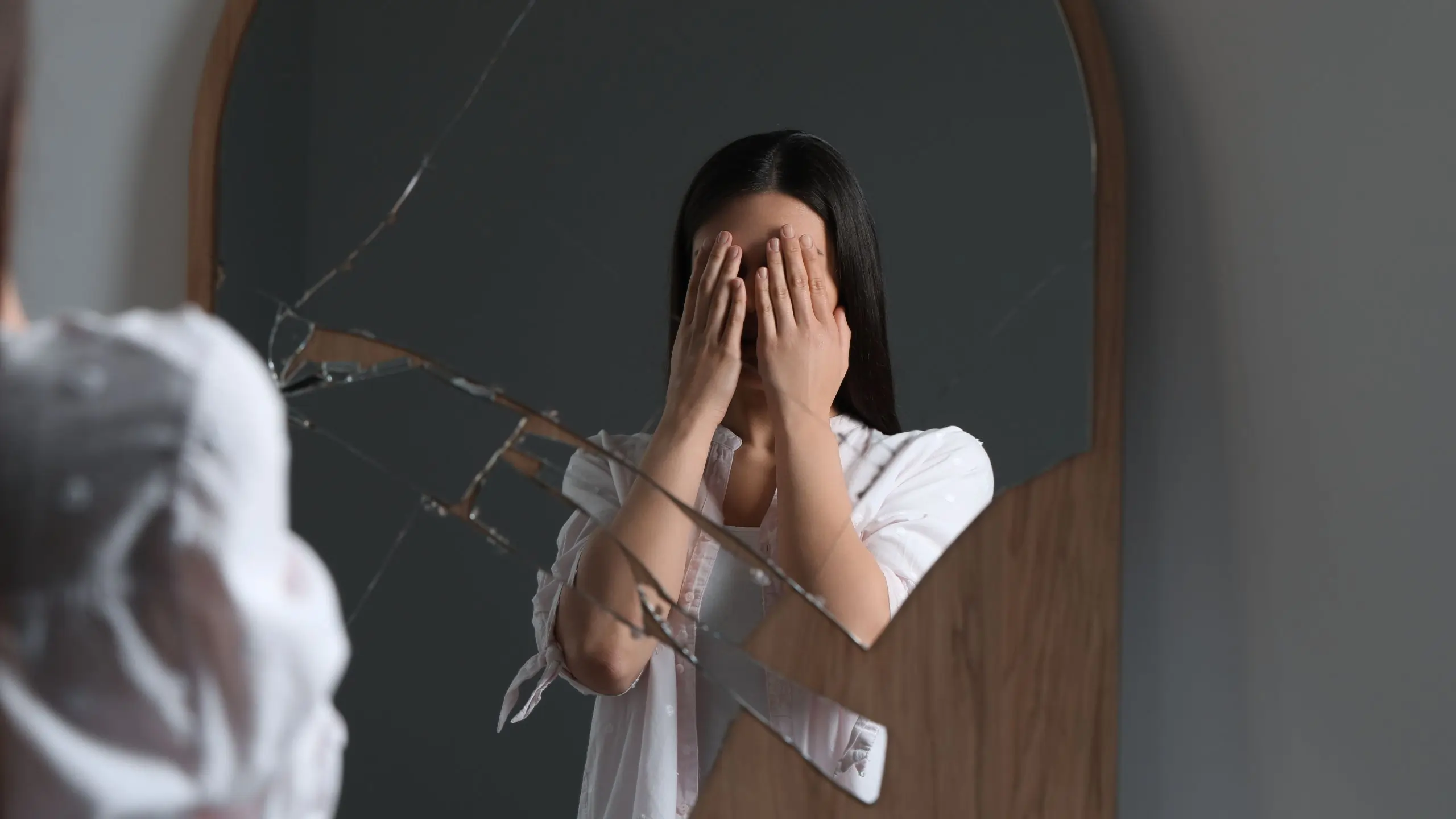 9 Powerful Insights Into The Dream Interpretation Of Shattered Glass 1 Dream Interpretation of Shattered Glass