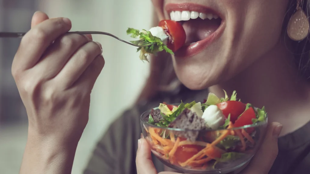 Mindful Eating: 5 Easy Yet Healthy Tips To Eat With Awareness 2 Mindful Eating